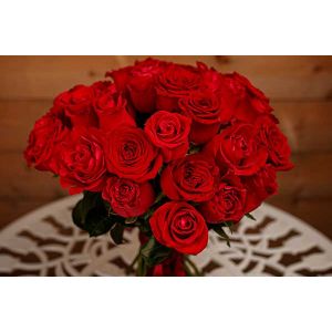 Buchet 35 trandafiri rosii -  Indragostita de trandafirii rosii 
