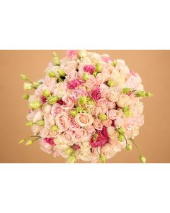 Buchet 101 trandafiri si eustoma roz