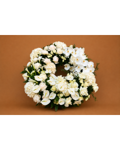 Coroana funerara rotunda cu flori albe