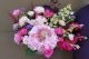 Aranjament floral cu bujori trandafiri hortensie