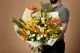 Buchet cu 45 bujori albi și orhidee cymbidium (precomandă 10 zile)