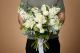 Buchet cu bujori albi, trandafiri  si matiole Pure White
