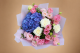 Buchet cu hortensie, trandafiri si lisianthus