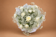 Buchet cu bujori albi si gypsophila