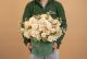 Cutie cu 55 de trandafiri, crizanteme și wax flowers