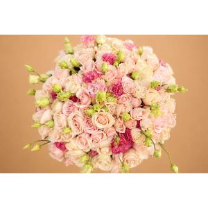 Buchet 101 trandafiri si eustoma roz