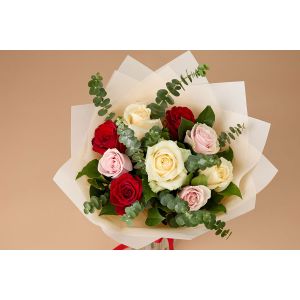 Buchet 9 trandafiri multicolori 