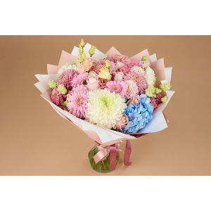 Buchet cu dalii, lisianthus si flori de sezon