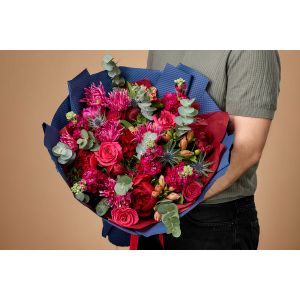 Buchet cu trandafiri si bujori Red Elegance