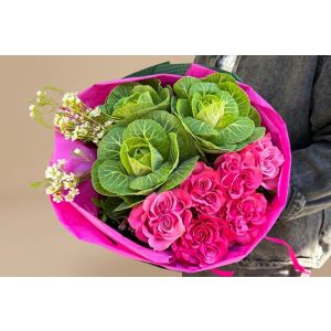 Buchet cu trandafiri si brassica Pretty Bloom