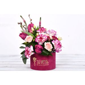 Cutie de primavara cu flori roz 