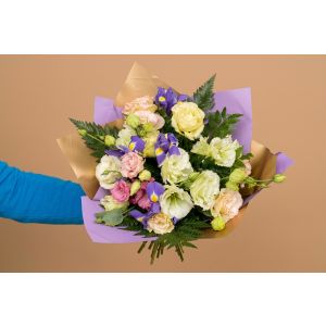 Buchet cu irisi si lisianthus